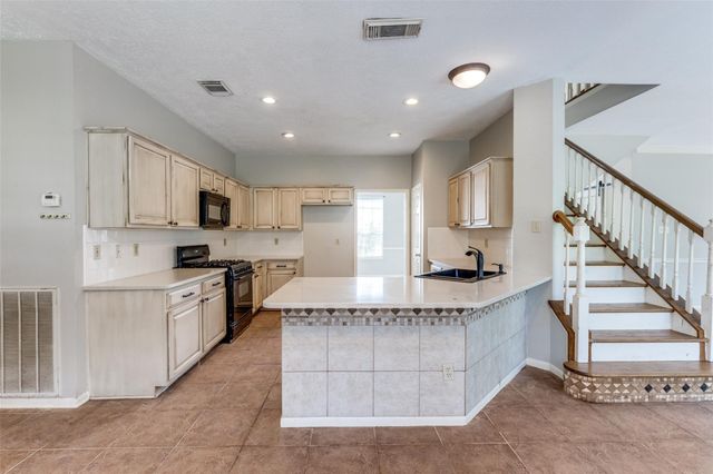 515 Brompton Lane, Highlands, TX 77562