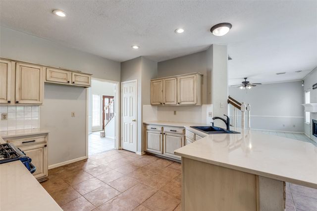 515 Brompton Lane, Highlands, TX 77562
