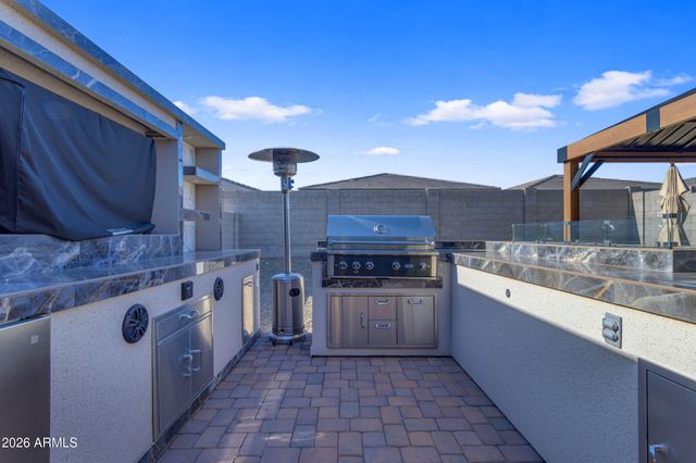 15990 W GRAY FOX Trail, Surprise, AZ 85387