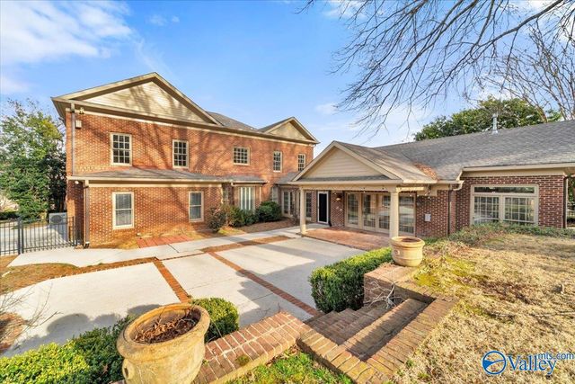 5703 Macon Drive SE, Huntsville, AL 35802