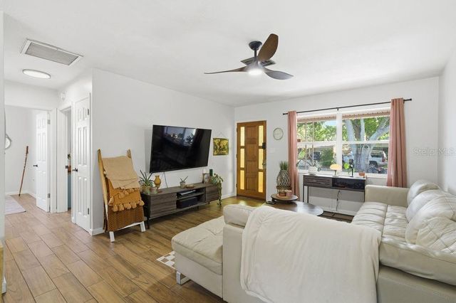 8520 109TH WAY, Seminole, FL 33772