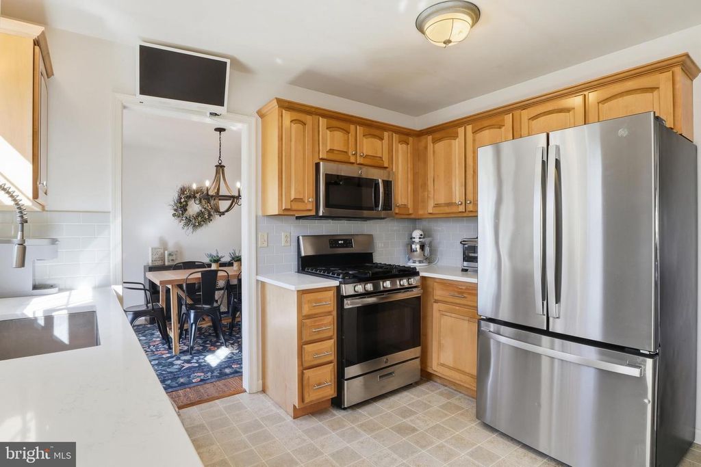 8 DOVE CT, Dillsburg, PA 17019