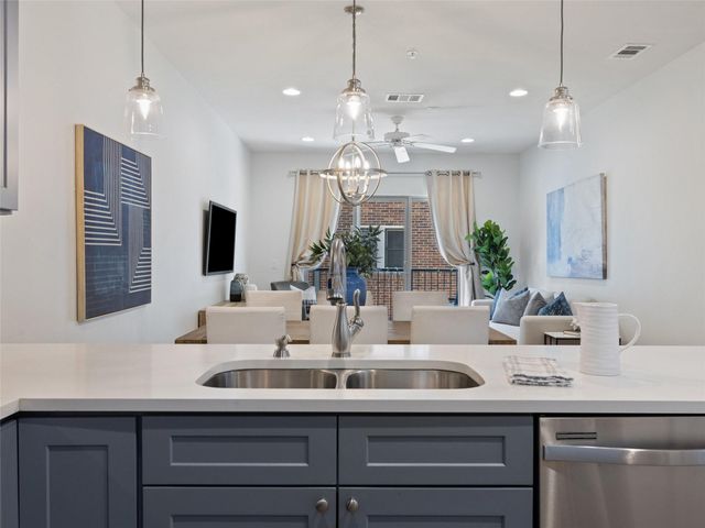 908 Nueces ST 15, Austin, TX 78701