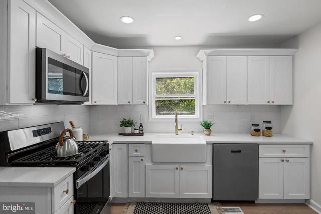 1051 BRADFORD DR, Williamstown, NJ 08094
