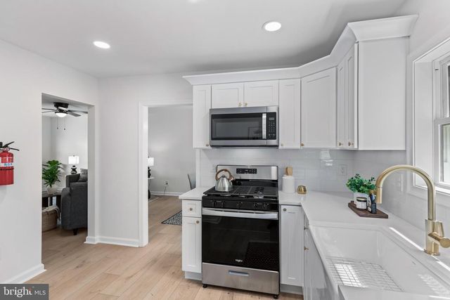 1051 BRADFORD DR, Williamstown, NJ 08094