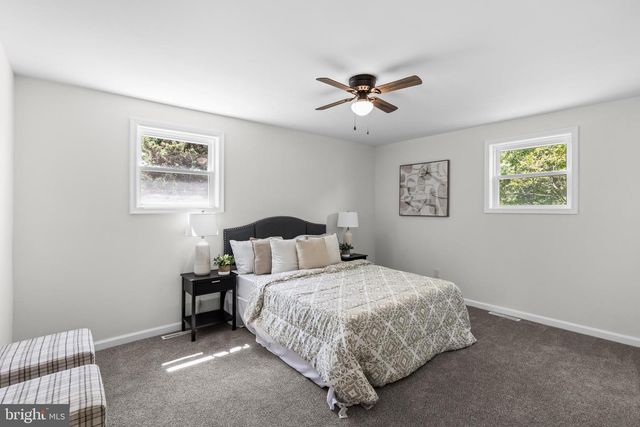 1051 BRADFORD DR, Williamstown, NJ 08094