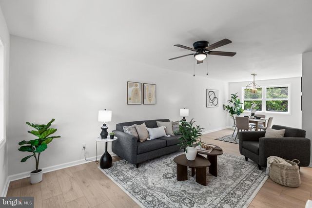 1051 BRADFORD DR, Williamstown, NJ 08094