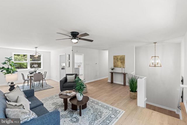 1051 BRADFORD DR, Williamstown, NJ 08094