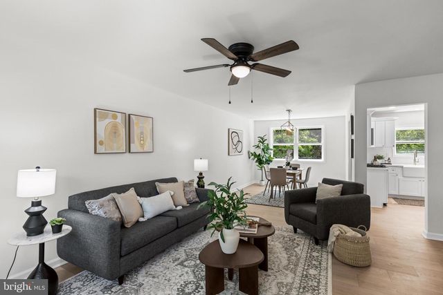1051 BRADFORD DR, Williamstown, NJ 08094