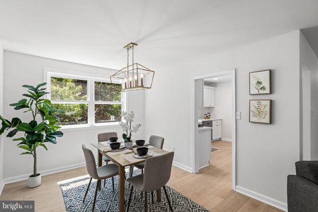 1051 BRADFORD DR, Williamstown, NJ 08094
