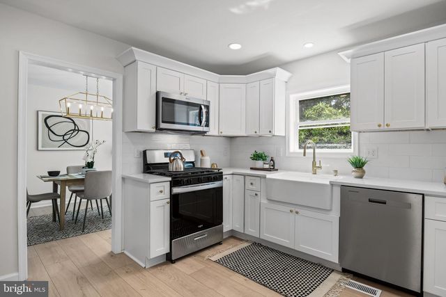 1051 BRADFORD DR, Williamstown, NJ 08094