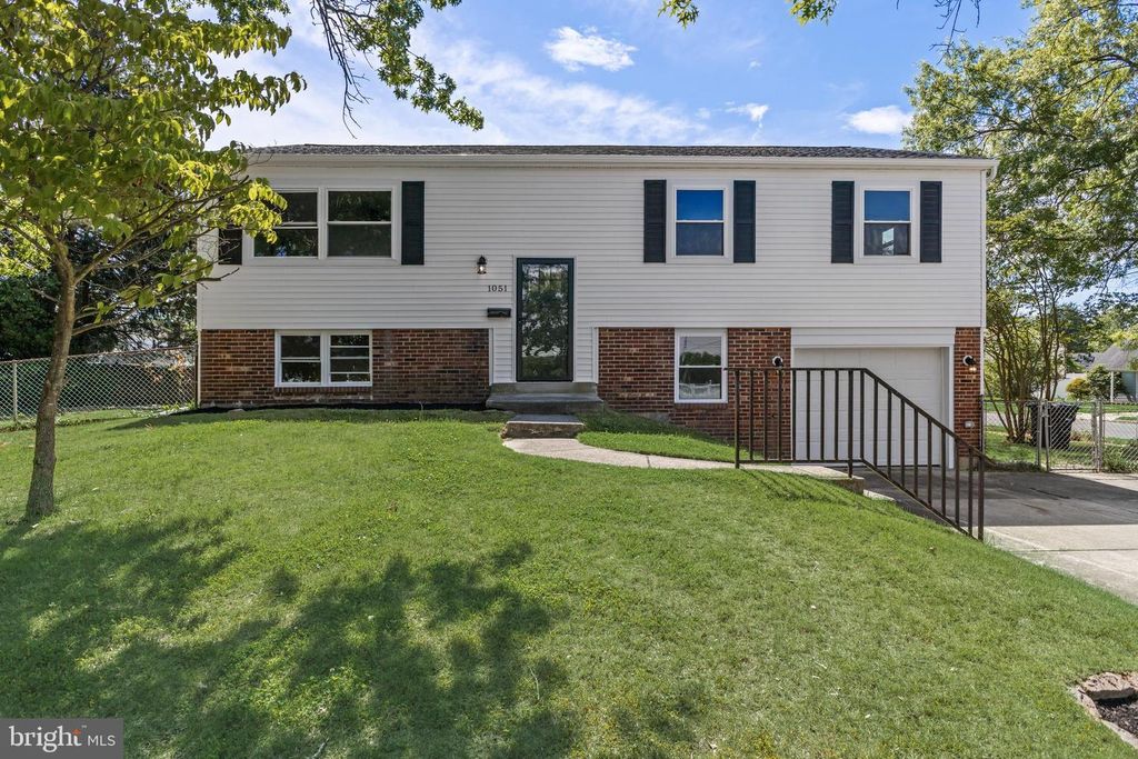 1051 BRADFORD DR, Williamstown, NJ 08094