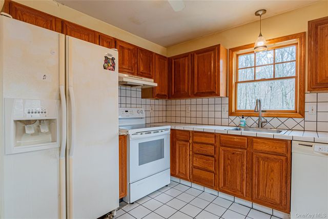 616 N Elting Corners Road, Highland, NY 12528