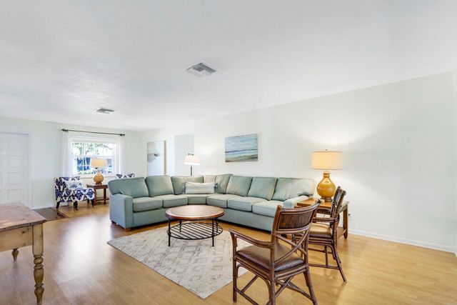 8574 SE Seagrape Way, Hobe Sound, FL 33455