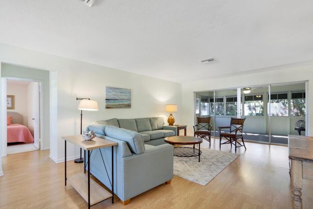 8574 SE Seagrape Way, Hobe Sound, FL 33455