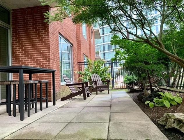 600 12th Ave S Apt 202, Nashville, TN 37203