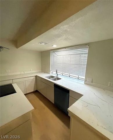 7664 Angel Crest Circle, Las Vegas, NV 89117