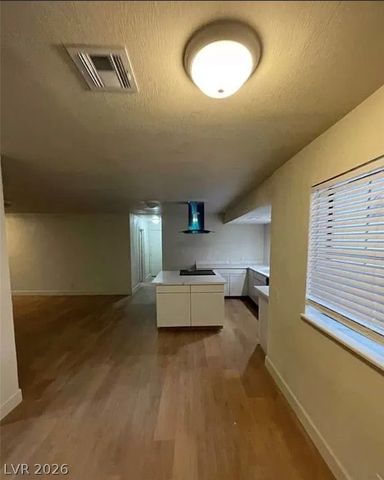 7664 Angel Crest Circle, Las Vegas, NV 89117