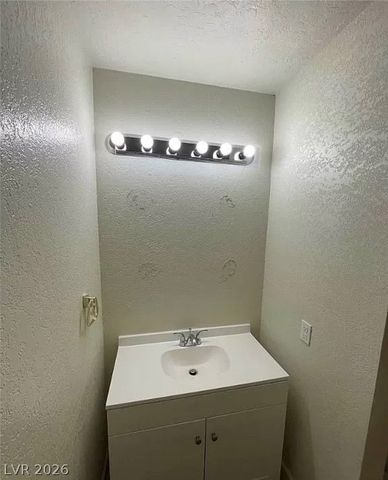 7664 Angel Crest Circle, Las Vegas, NV 89117