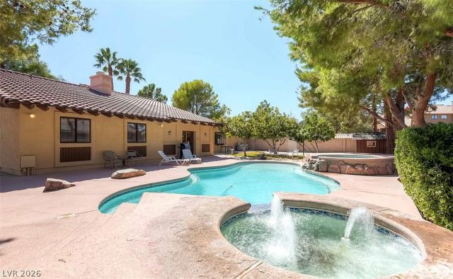 7664 Angel Crest Circle, Las Vegas, NV 89117