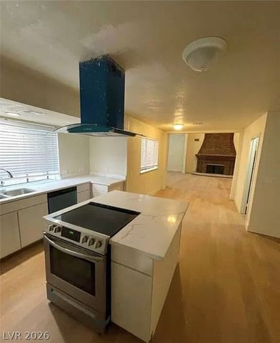 7664 Angel Crest Circle, Las Vegas, NV 89117