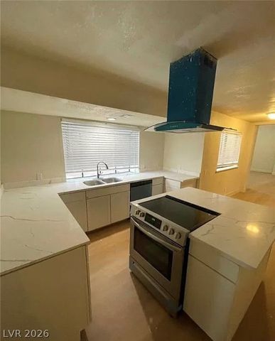 7664 Angel Crest Circle, Las Vegas, NV 89117