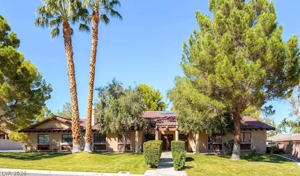7664 Angel Crest Circle, Las Vegas, NV 89117