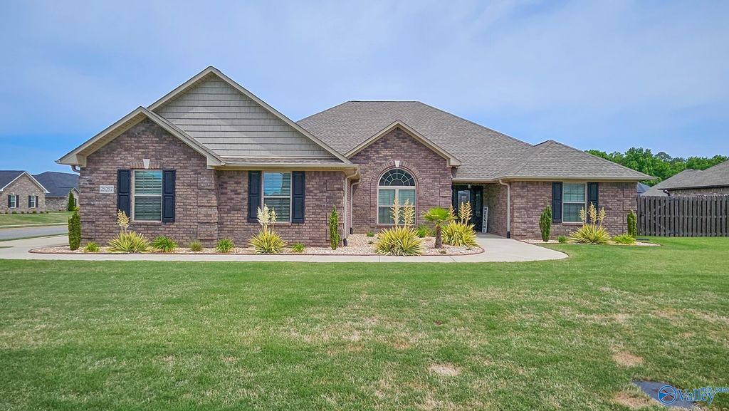 25257 Nettlebrooke Drive, Athens, AL 35613