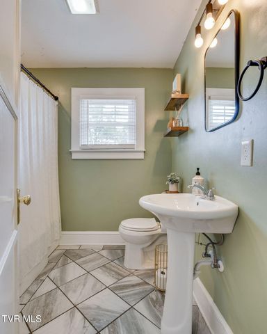 2220 Cypress Street, Kingsport, TN 37664