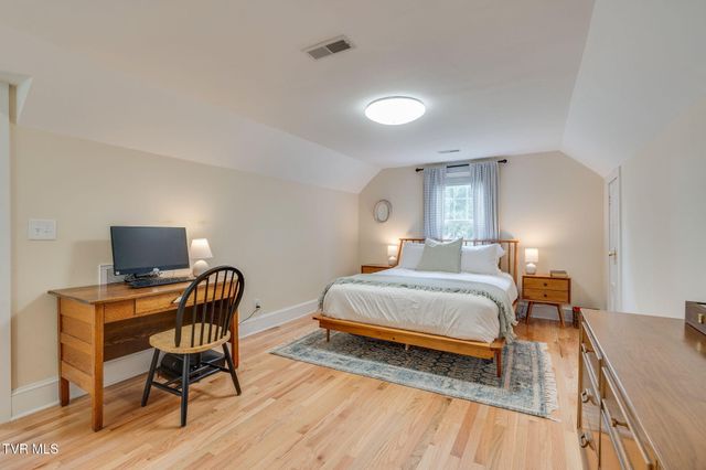 2220 Cypress Street, Kingsport, TN 37664