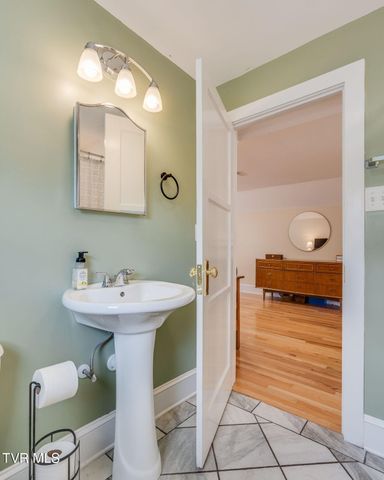 2220 Cypress Street, Kingsport, TN 37664