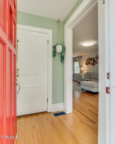 2220 Cypress Street, Kingsport, TN 37664