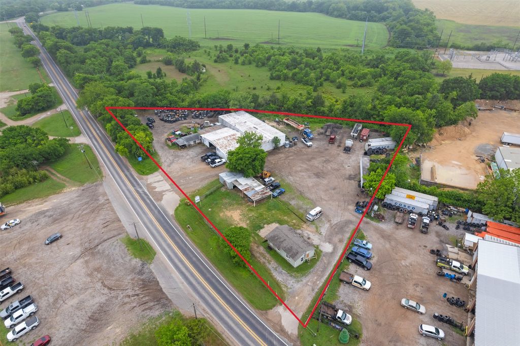 316 Howard Road, Waxahachie, TX 75165