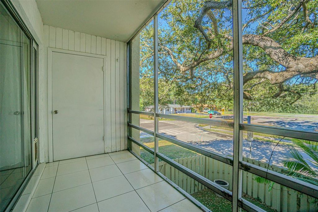 Image 11 of property listing at 2302 S MANHATTAN AVENUE 219, Tampa, FL 33629
