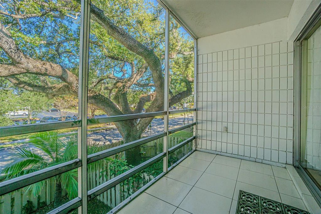 Image 12 of property listing at 2302 S MANHATTAN AVENUE 219, Tampa, FL 33629