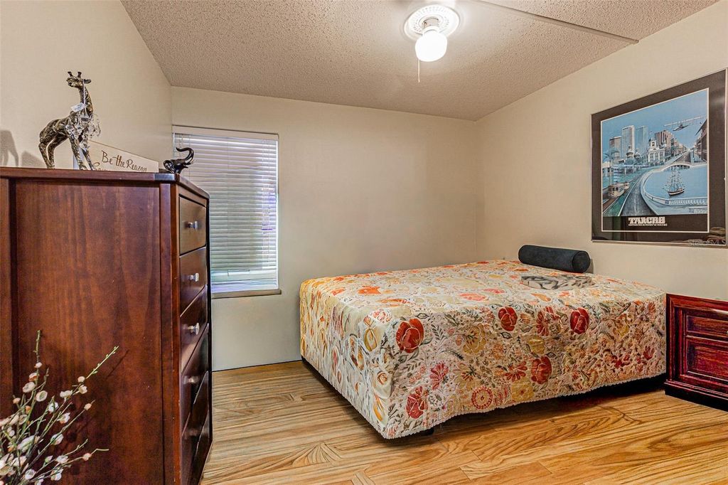 Image 20 of property listing at 2302 S MANHATTAN AVENUE 219, Tampa, FL 33629