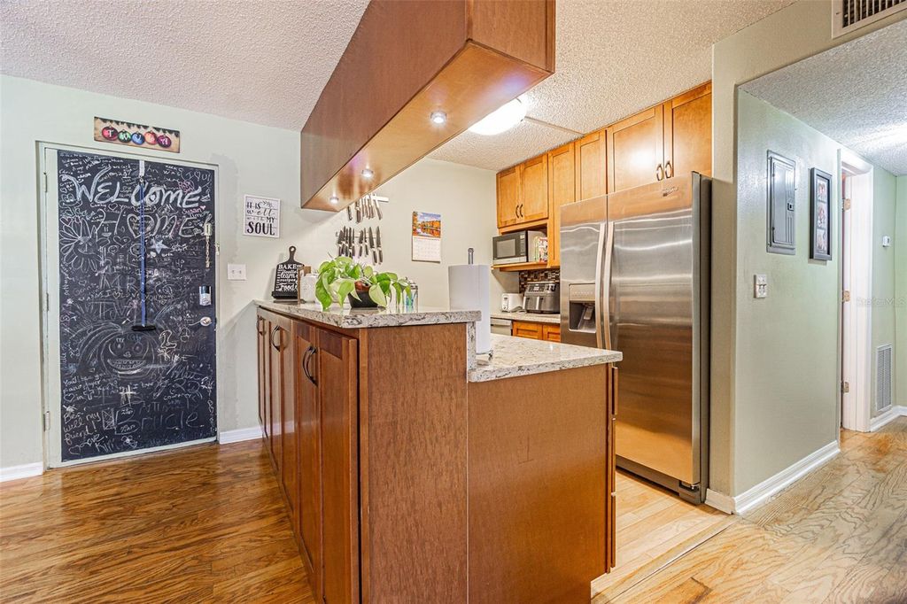 Image 10 of property listing at 2302 S MANHATTAN AVENUE 219, Tampa, FL 33629