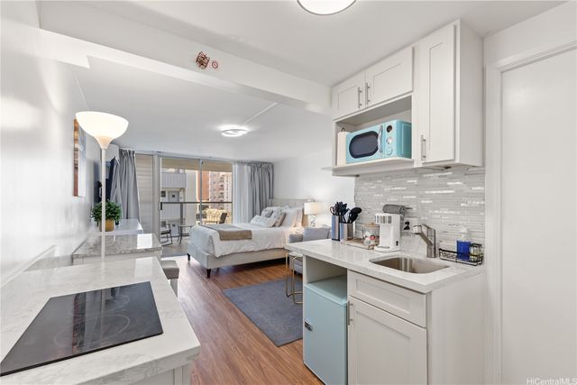 445 Seaside Avenue 705, Honolulu, HI 96815