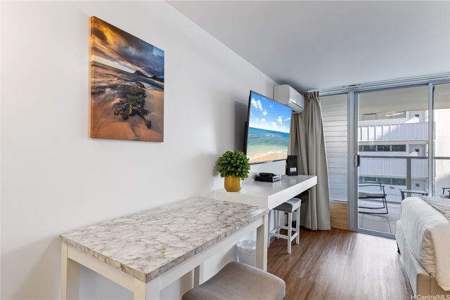 445 Seaside Avenue 705, Honolulu, HI 96815