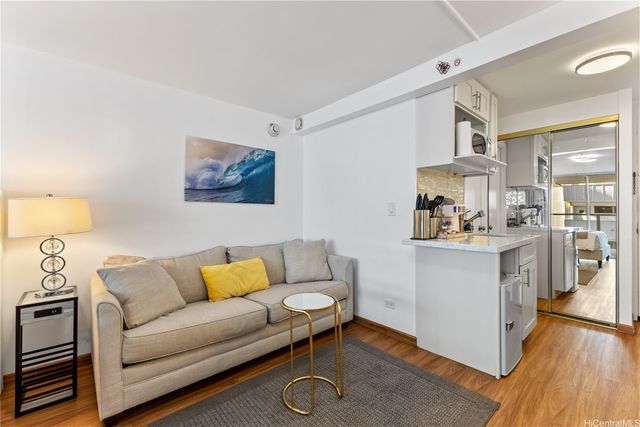 445 Seaside Avenue 705, Honolulu, HI 96815