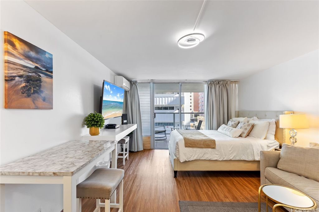 445 Seaside Avenue 705, Honolulu, HI 96815