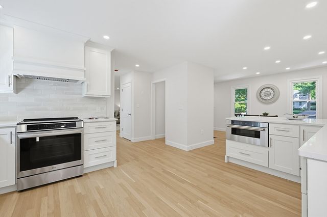 8 Cook Rd, Foxboro, MA 02035