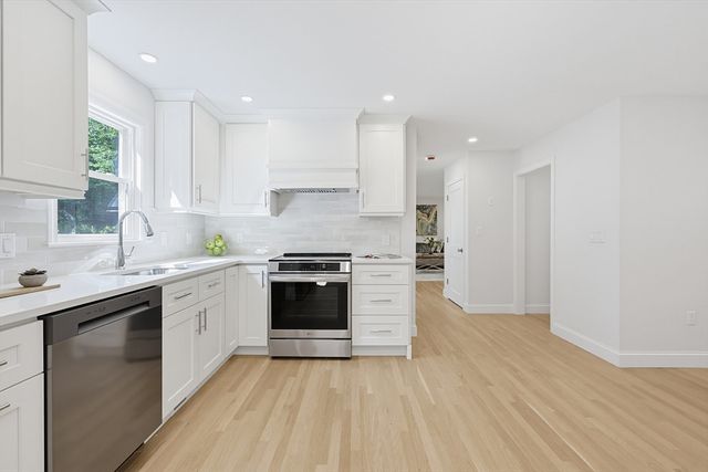 8 Cook Rd, Foxboro, MA 02035