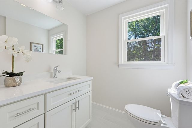 8 Cook Rd, Foxboro, MA 02035