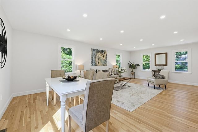 8 Cook Rd, Foxboro, MA 02035