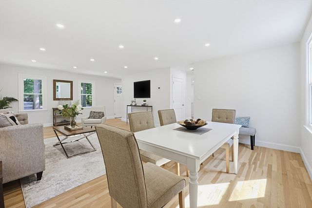 8 Cook Rd, Foxboro, MA 02035