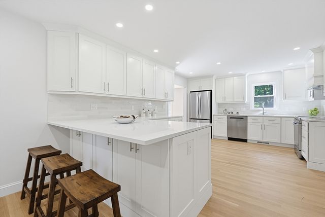 8 Cook Rd, Foxboro, MA 02035