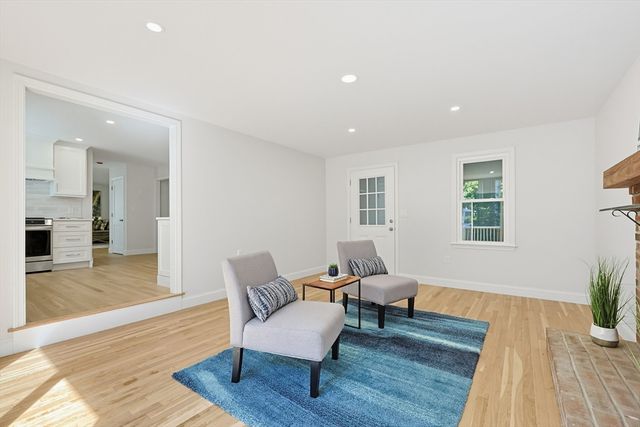 8 Cook Rd, Foxboro, MA 02035