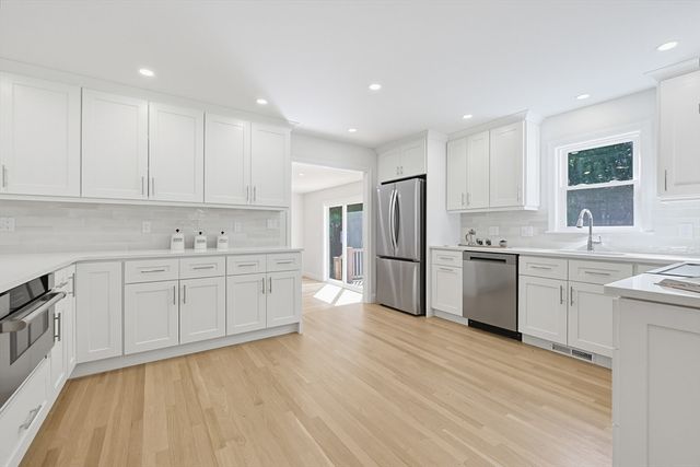 8 Cook Rd, Foxboro, MA 02035