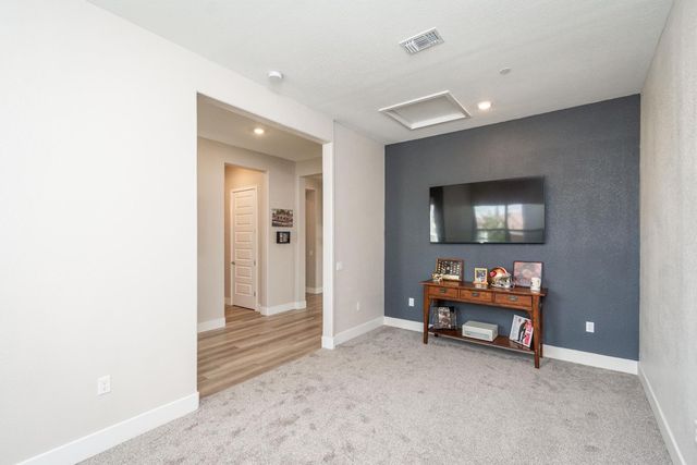 8471 Tulip Ct, Roseville, CA 95747